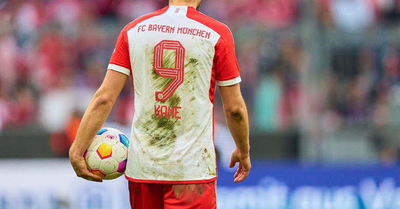 Los aficionados del FC Bayern München abandonan temprano el partido en casa